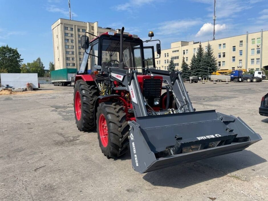 traktor-belarus-82-1-23-12-s-frontalnym-pogruzchikom-t229s-2024-g-v-6